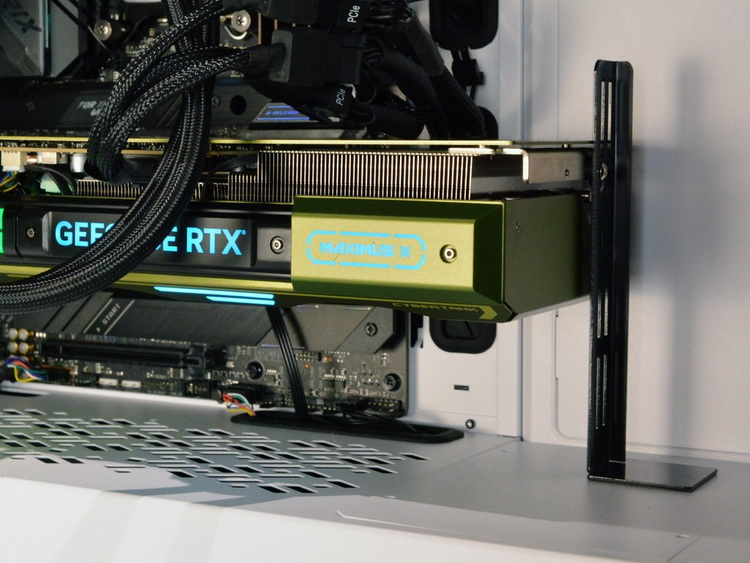 Японская Sycom представила GeForce RTX 4090 и RTX 4080 G-Master Hydro с гибридными СЖО и пузырьковыми уровнями